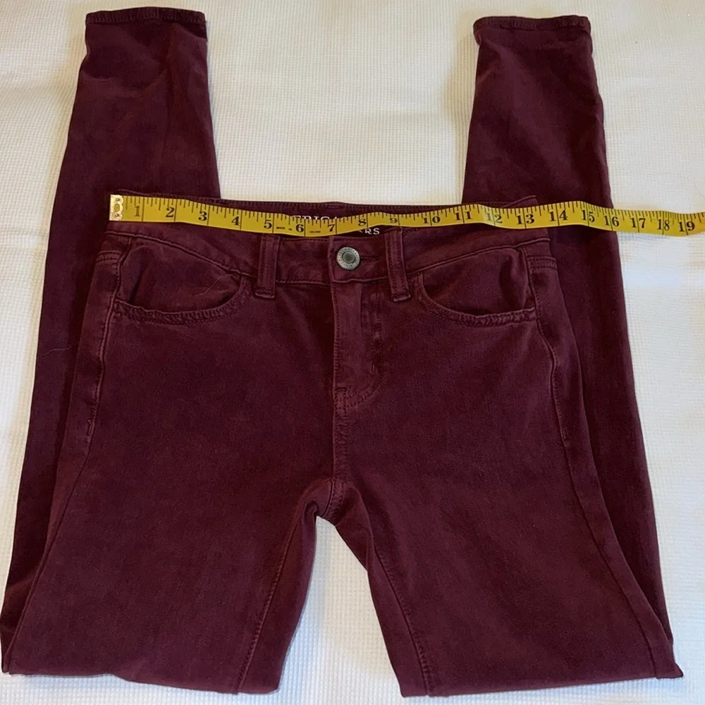 American Eagles 360 Super Stretch Jegging Size 0 Regular Burgundy Color